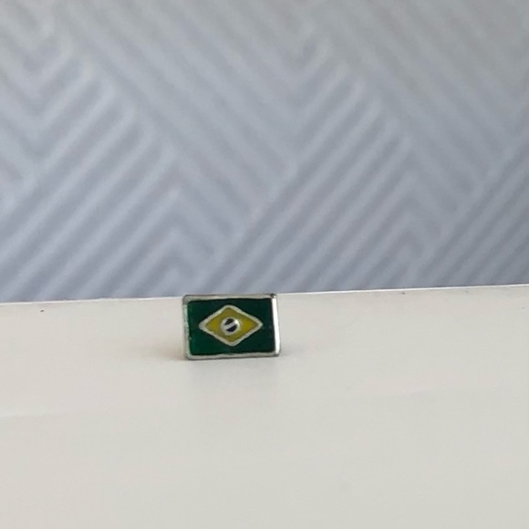 Tiny Brazilian flag earring (only one) Brasil  EUC - Picture 4 of 5